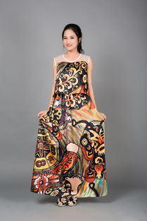 筆觸生衣 從民間工筆畫到現(xiàn)代時(shí)尚零售的藝術(shù)之旅