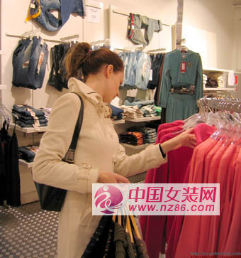 巧用心思 激活顧客購物本能，提升服裝服飾零售業(yè)績